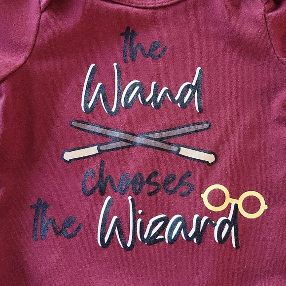Harry Potter burgundy short sleeved onesie/bodysuit - Picture 3 of 3